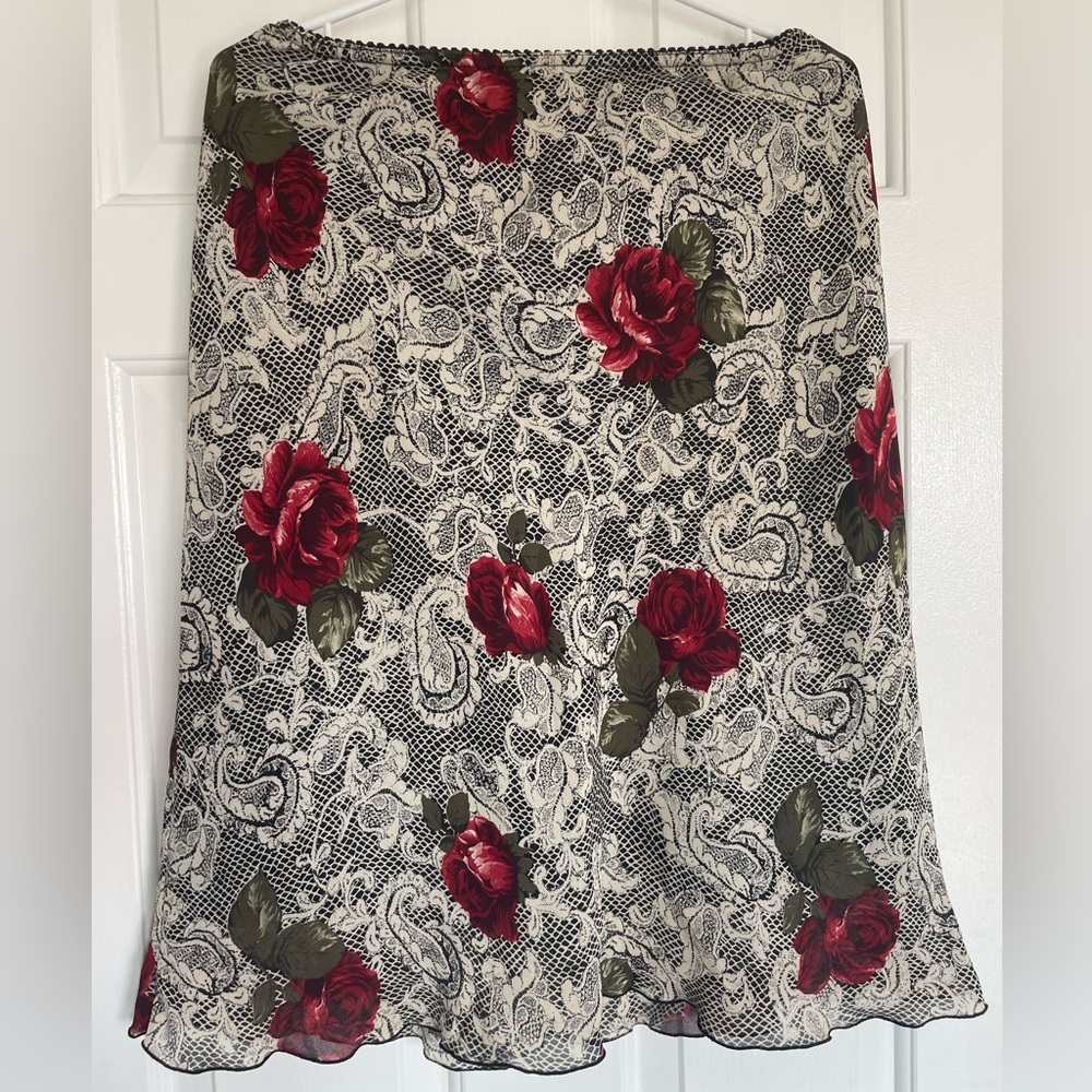 Beautiful flowy vintage skirt - size medium petite
